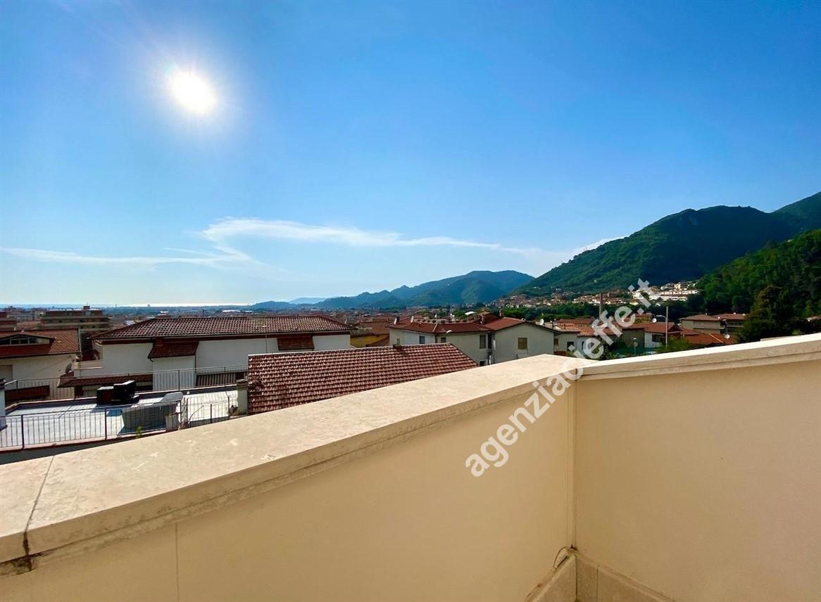 casa indipendente in vendita a Massa in zona Centro Storico