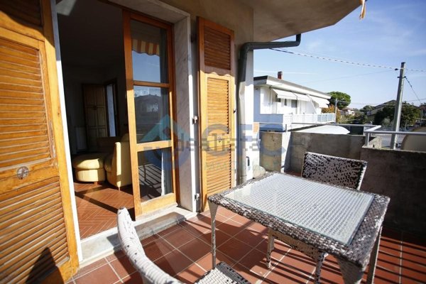 appartamento in vendita a Massa in zona Marina di Massa