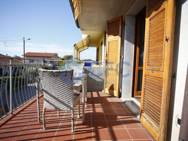 appartamento in vendita a Massa in zona Marina di Massa