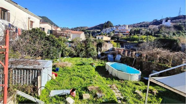 casa indipendente in vendita a Massa in zona Centro Storico