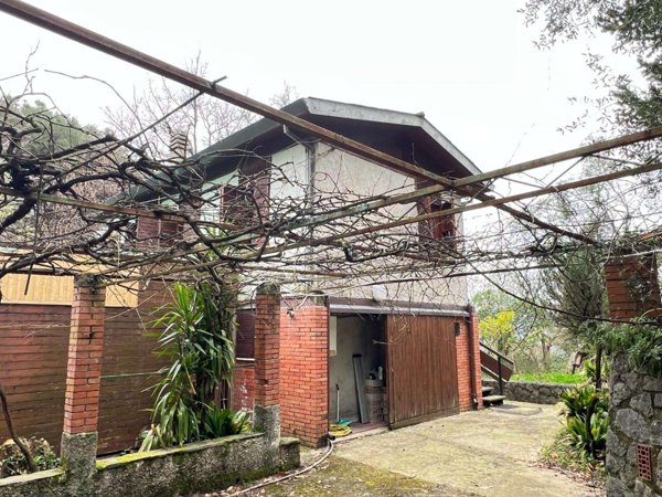 casa indipendente in vendita a Massa
