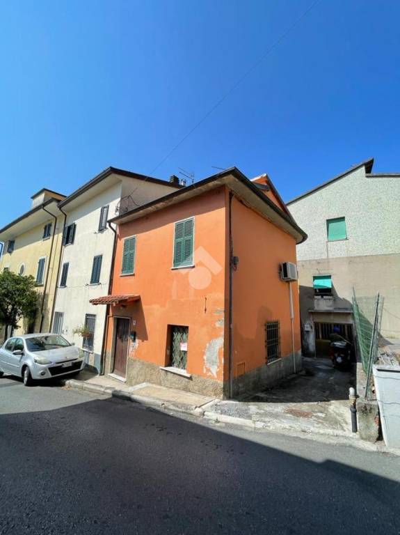 casa indipendente in vendita a Massa in zona Mirteto