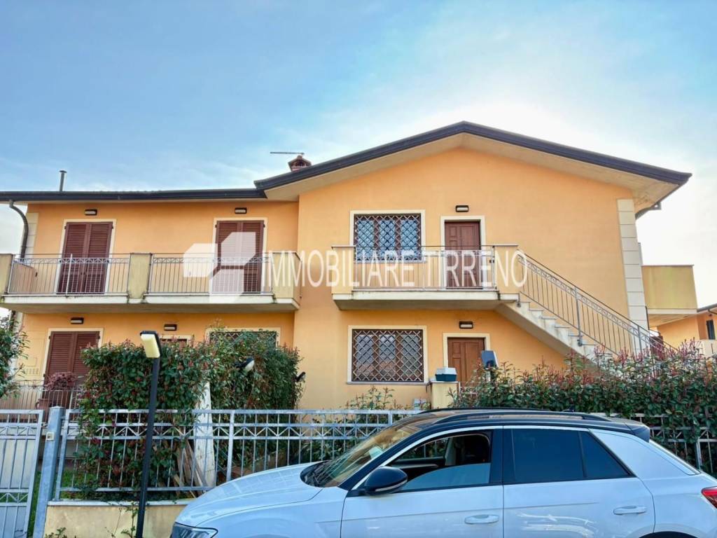 appartamento in vendita a Massa in zona Marina di Massa