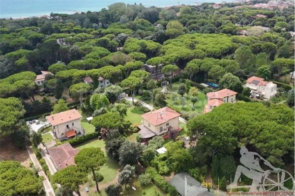 casa indipendente in vendita a Massa in zona Marina dei Ronchi