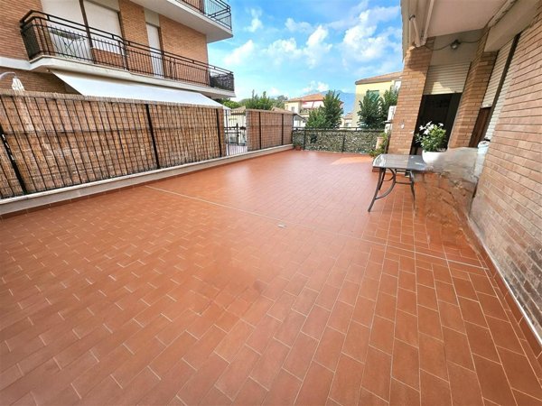 appartamento in vendita a Massa in zona Marina di Massa