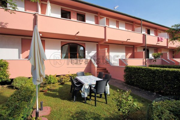 casa indipendente in vendita a Massa in zona Marina dei Ronchi
