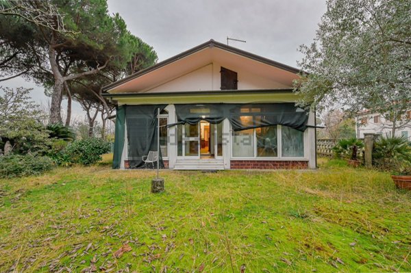 casa semindipendente in vendita a Massa in zona Marina di Massa