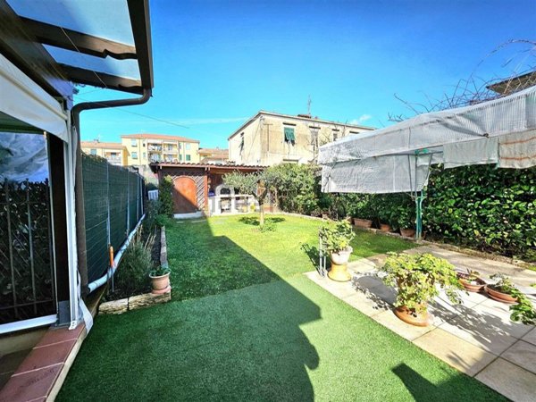 casa indipendente in vendita a Massa in zona Centro Storico