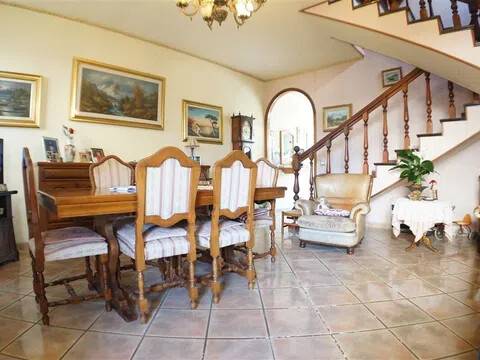 casa indipendente in vendita a Massa in zona Marina di Massa