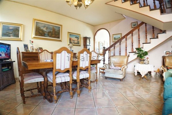 casa indipendente in vendita a Massa in zona Quercioli
