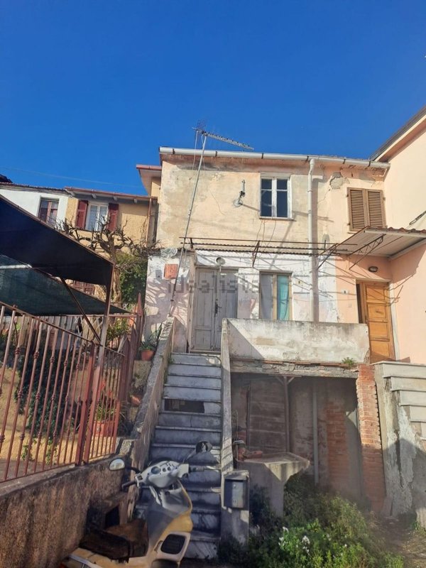 casa semindipendente in vendita a Massa