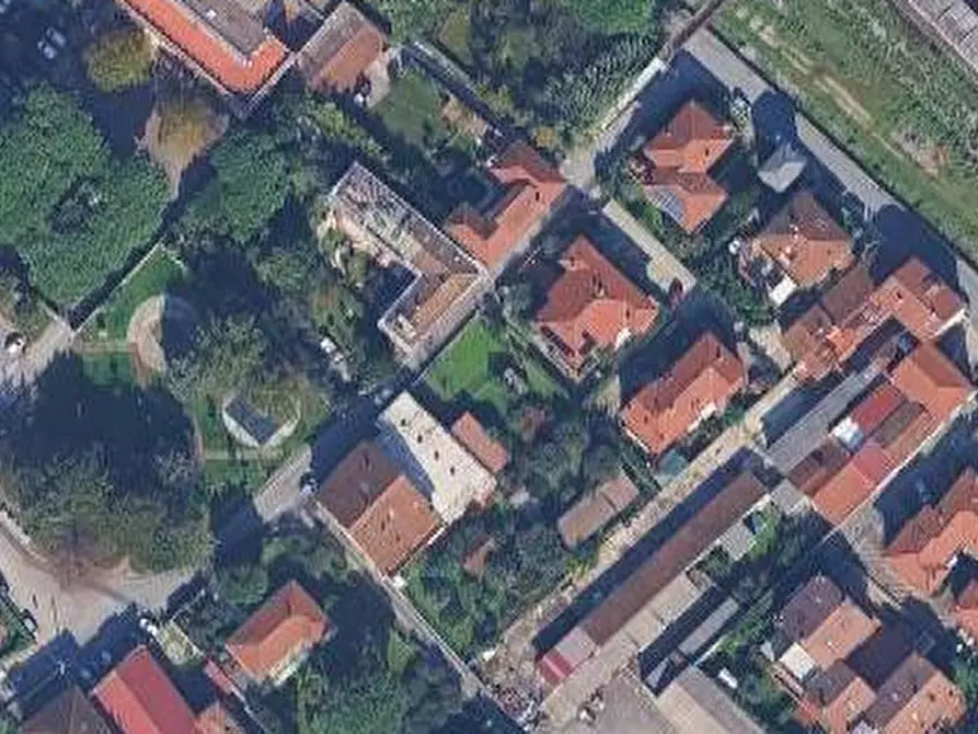 locale di sgombero in vendita a Massa in zona Quercioli