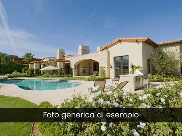 casa indipendente in vendita a Massa