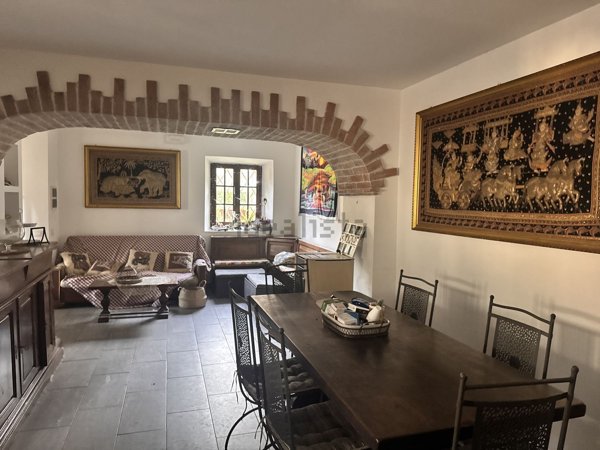 casa indipendente in vendita a Massa