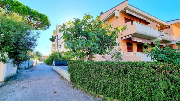 casa indipendente in vendita a Massa in zona Marina di Massa