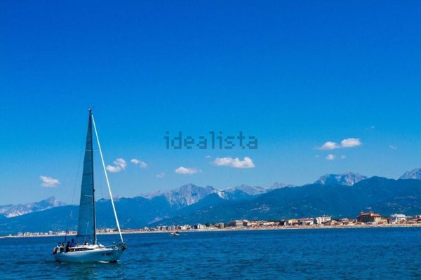 casa indipendente in vendita a Massa in zona Marina dei Ronchi