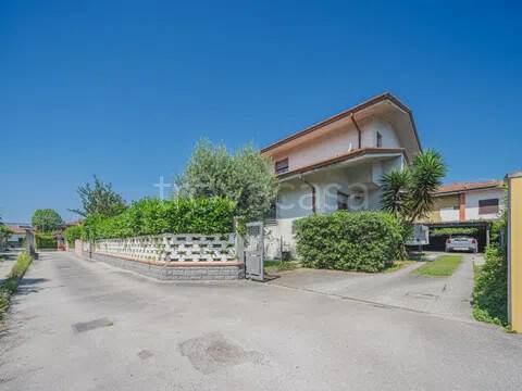 casa indipendente in vendita a Massa in zona Centro Storico