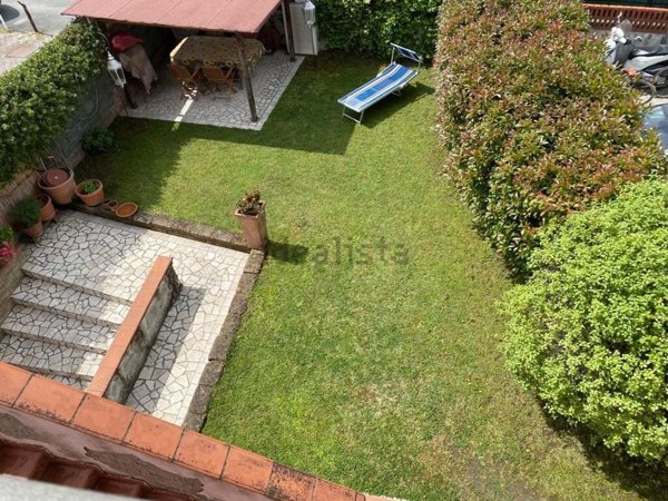 casa semindipendente in vendita a Massa in zona Quercioli