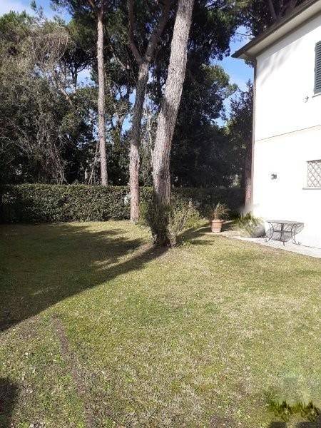 casa indipendente in vendita a Massa in zona Poveromo