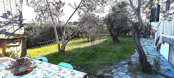 appartamento in vendita a Massa in zona Marina dei Ronchi