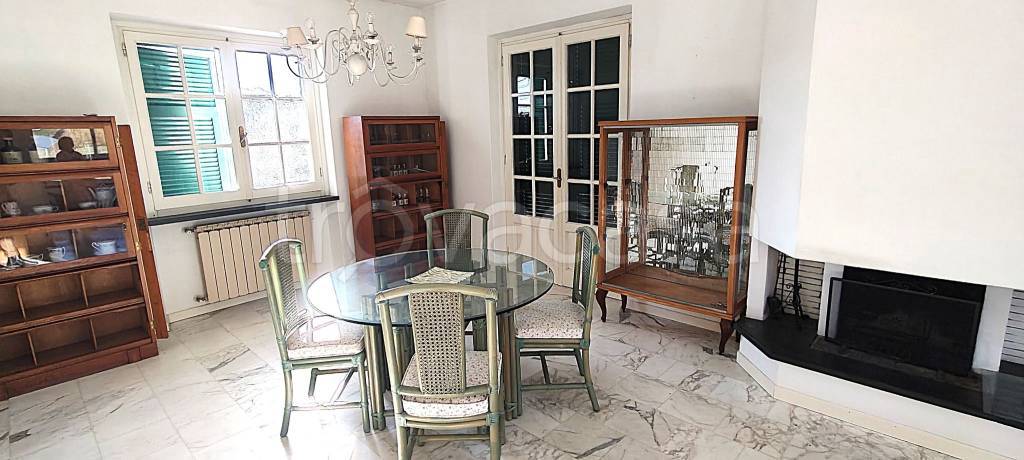 appartamento in vendita a Massa in zona Marina dei Ronchi