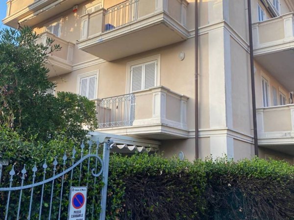 appartamento in vendita a Massa in zona Marina dei Ronchi