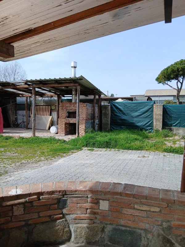 casa indipendente in vendita a Massa