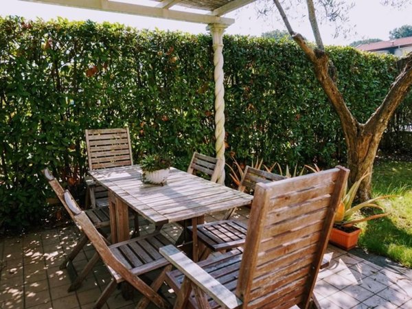 appartamento in vendita a Massa in zona Marina dei Ronchi