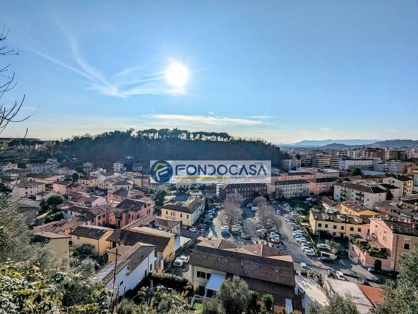 appartamento in vendita a Massa in zona Centro Storico