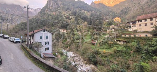 appartamento in vendita a Massa in zona Antona