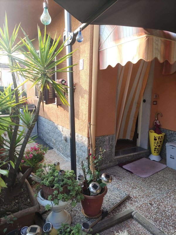 casa indipendente in vendita a Massa
