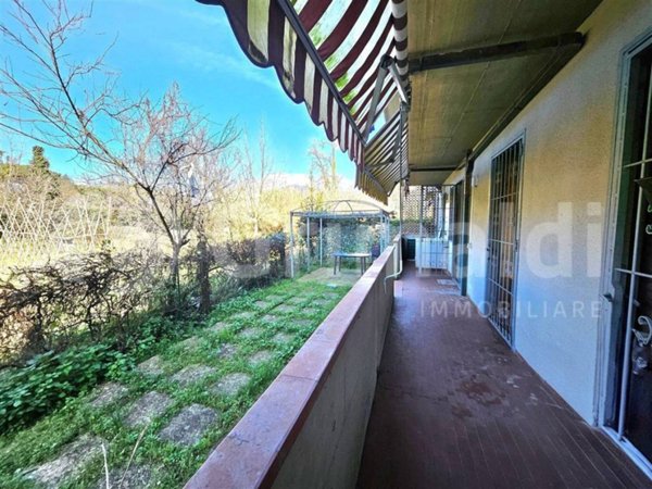 appartamento in vendita a Massa in zona Marina dei Ronchi