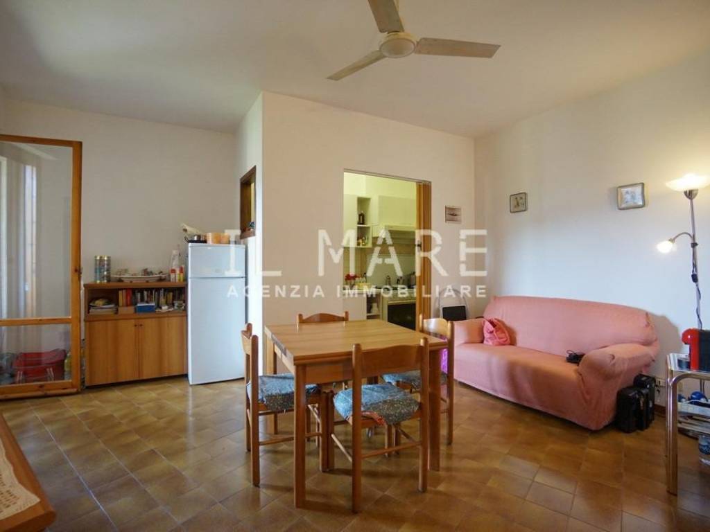 appartamento in vendita a Massa in zona Marina dei Ronchi