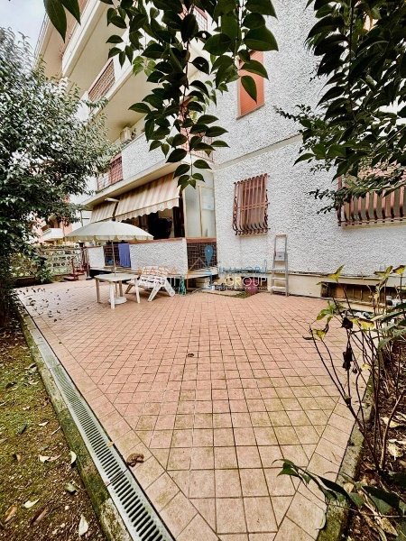 appartamento in vendita a Massa in zona Centro Storico