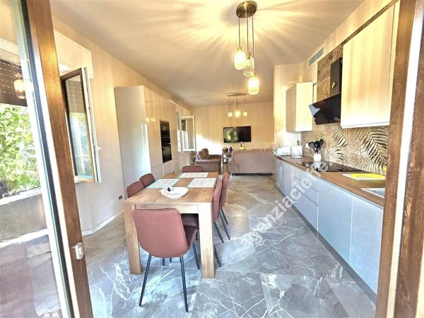 appartamento in vendita a Massa in zona Marina di Massa