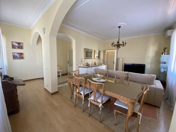 casa indipendente in vendita a Massa