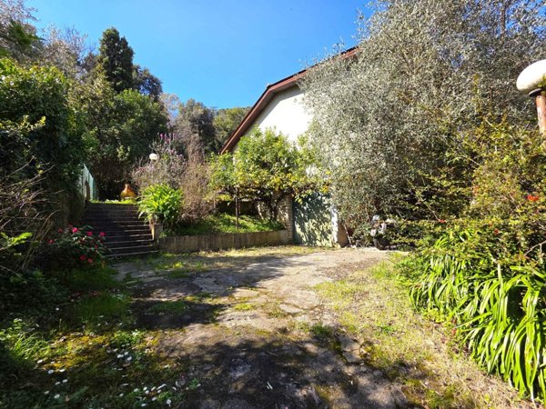 casa indipendente in vendita a Massa in zona Centro Storico