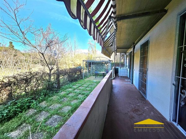 appartamento in vendita a Massa in zona Marina dei Ronchi