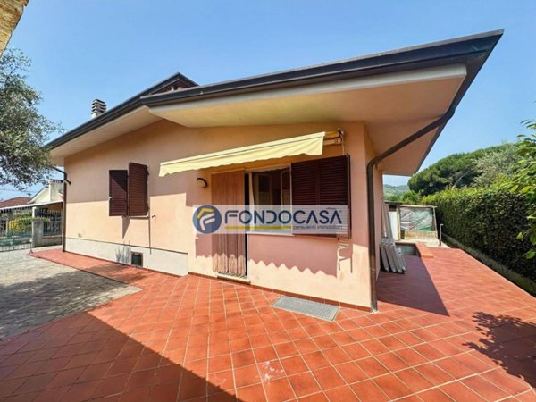 casa indipendente in vendita a Massa in zona Romagnano