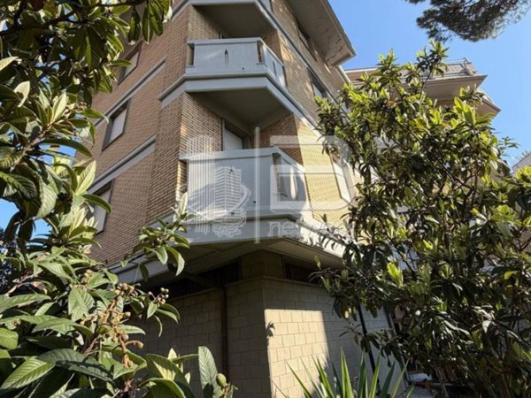 appartamento in vendita a Massa in zona Marina di Massa