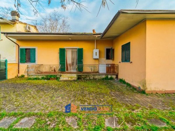 appartamento in vendita a Massa in zona Marina dei Ronchi