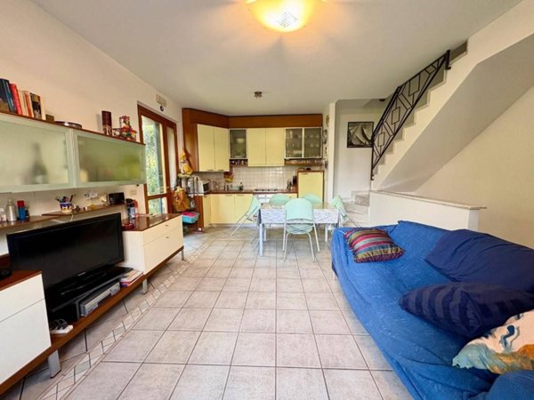 casa indipendente in vendita a Massa in zona Marina di Massa