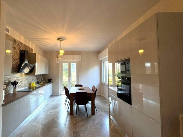 appartamento in vendita a Massa in zona Marina di Massa