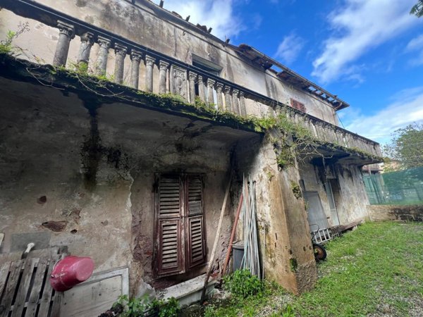 casa indipendente in vendita a Massa in zona Quercioli