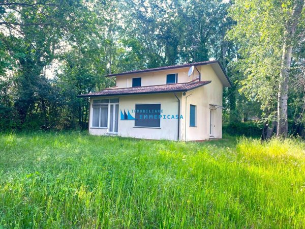 casa indipendente in vendita a Massa in zona Poveromo