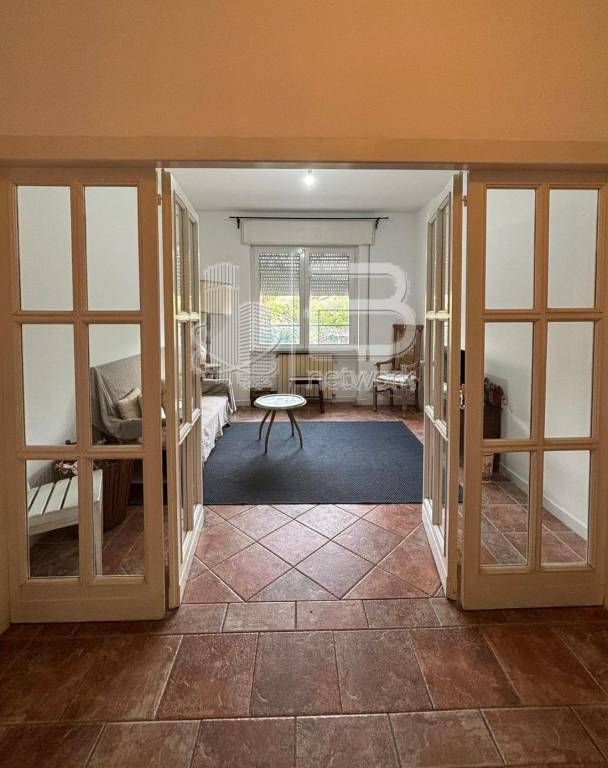 appartamento in vendita a Massa in zona Castagnola