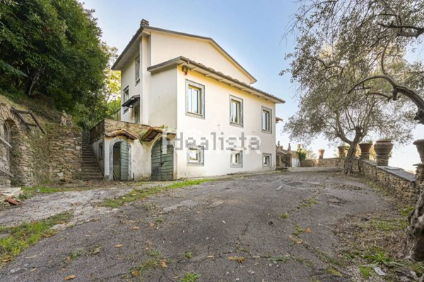 casa indipendente in vendita a Massa in zona Centro Storico