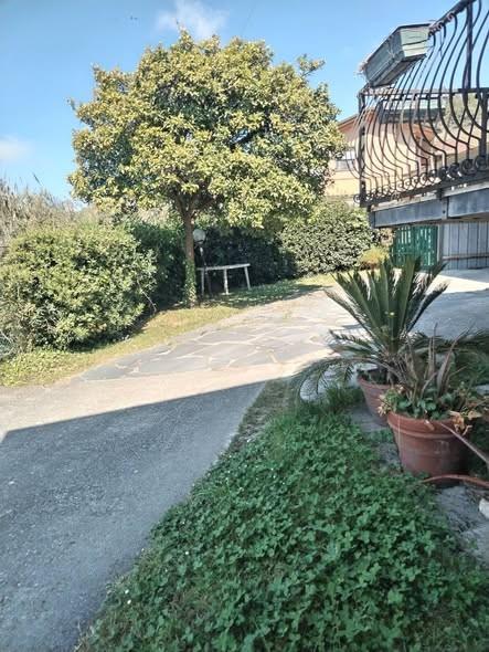 casa indipendente in vendita a Massa in zona Romagnano
