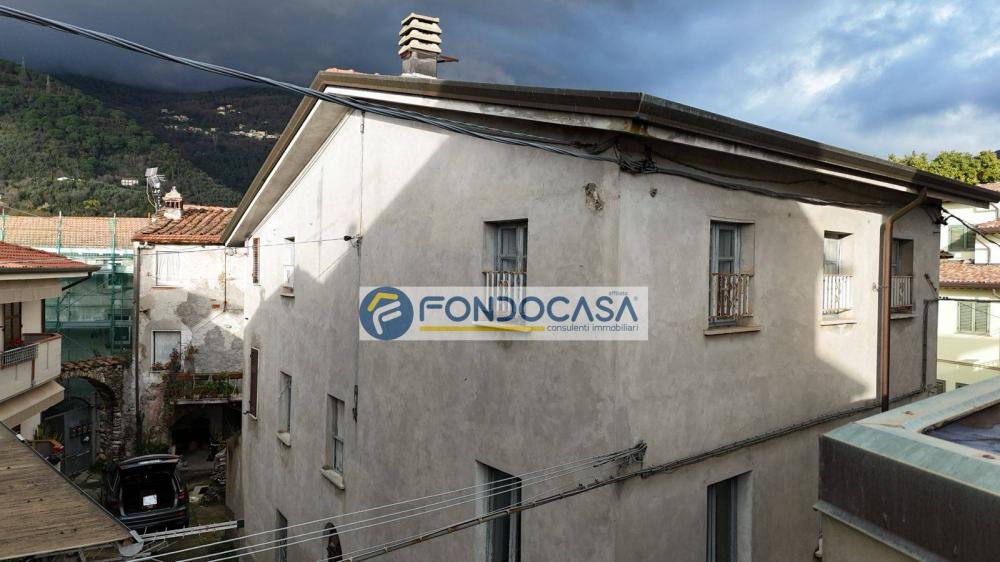 casa indipendente in vendita a Massa in zona Centro Storico