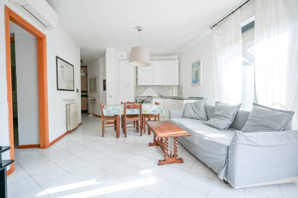 appartamento in vendita a Massa in zona Marina di Massa